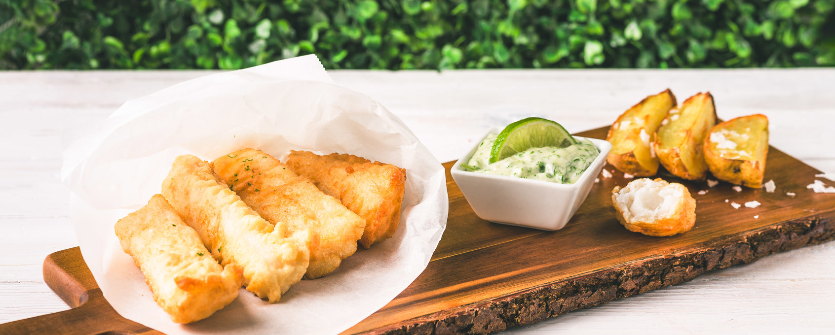 “Fish and chips” de bacalao con “ajonesa” de albahaca