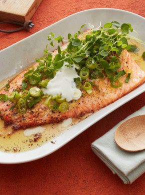 Ugnsbakad fjordörretfilé med vårlök och citron