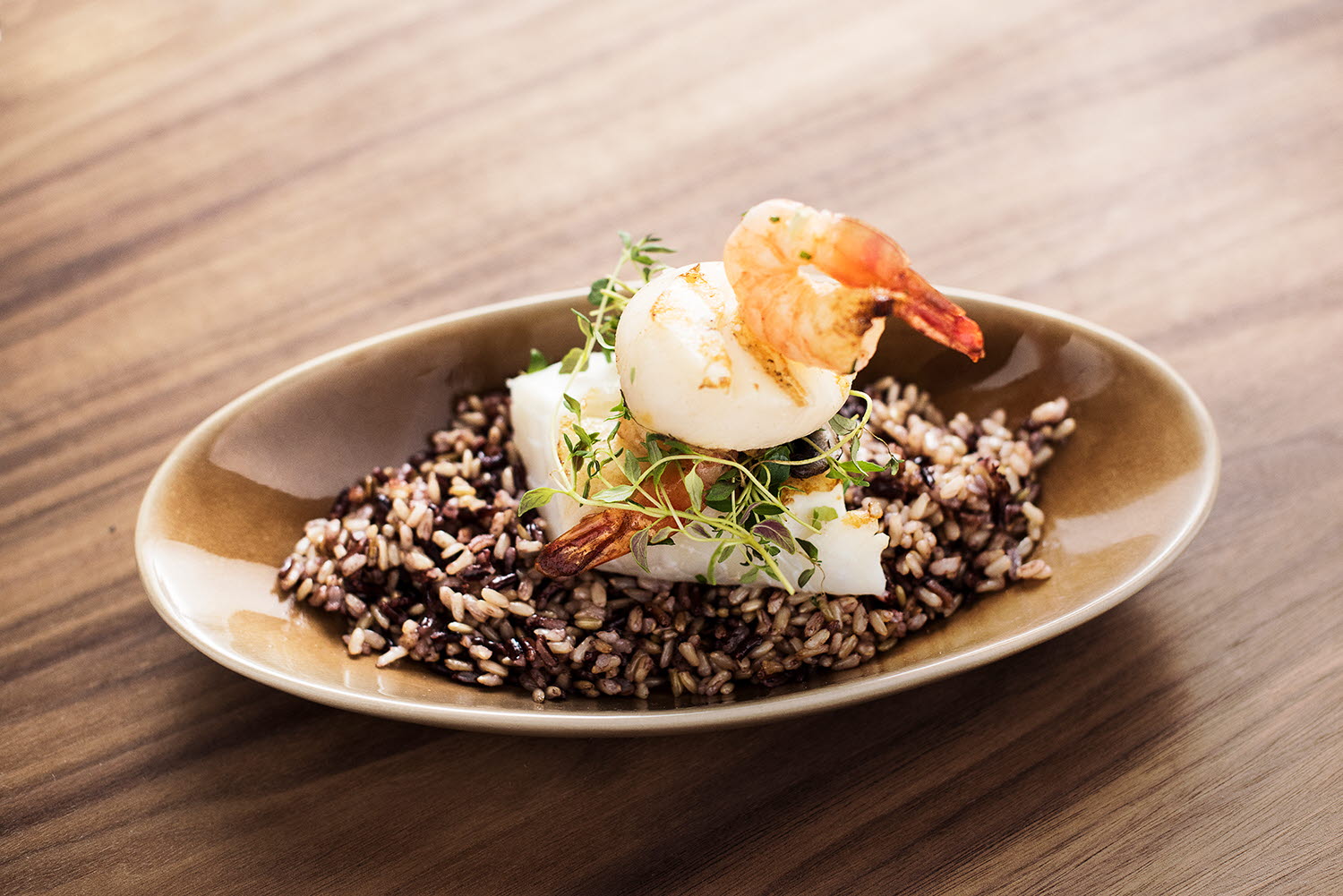 Grillet torskeloin med kamskjell, scampi og mangosalat