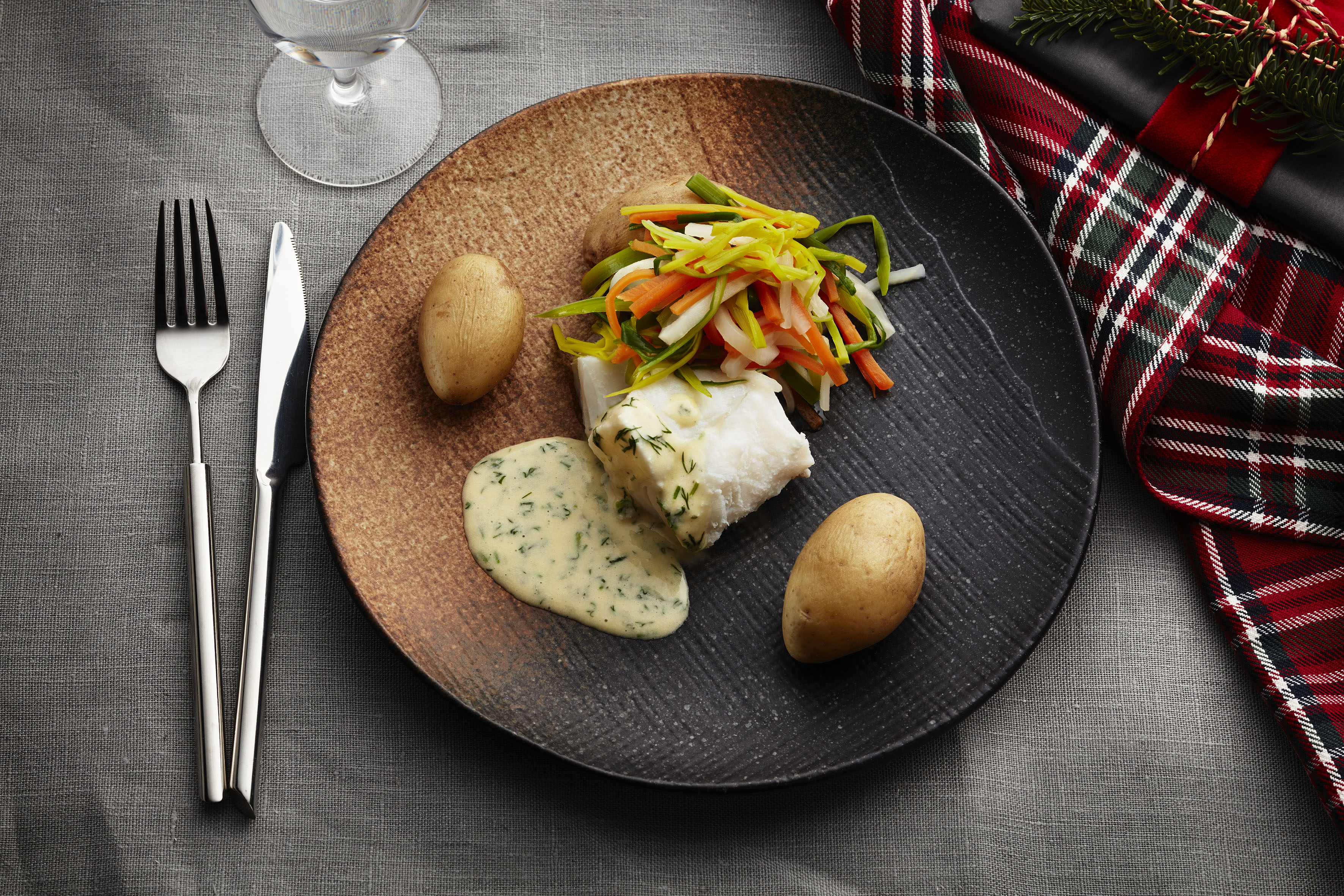 Juletorsk med mandelpoteter og dillsmør