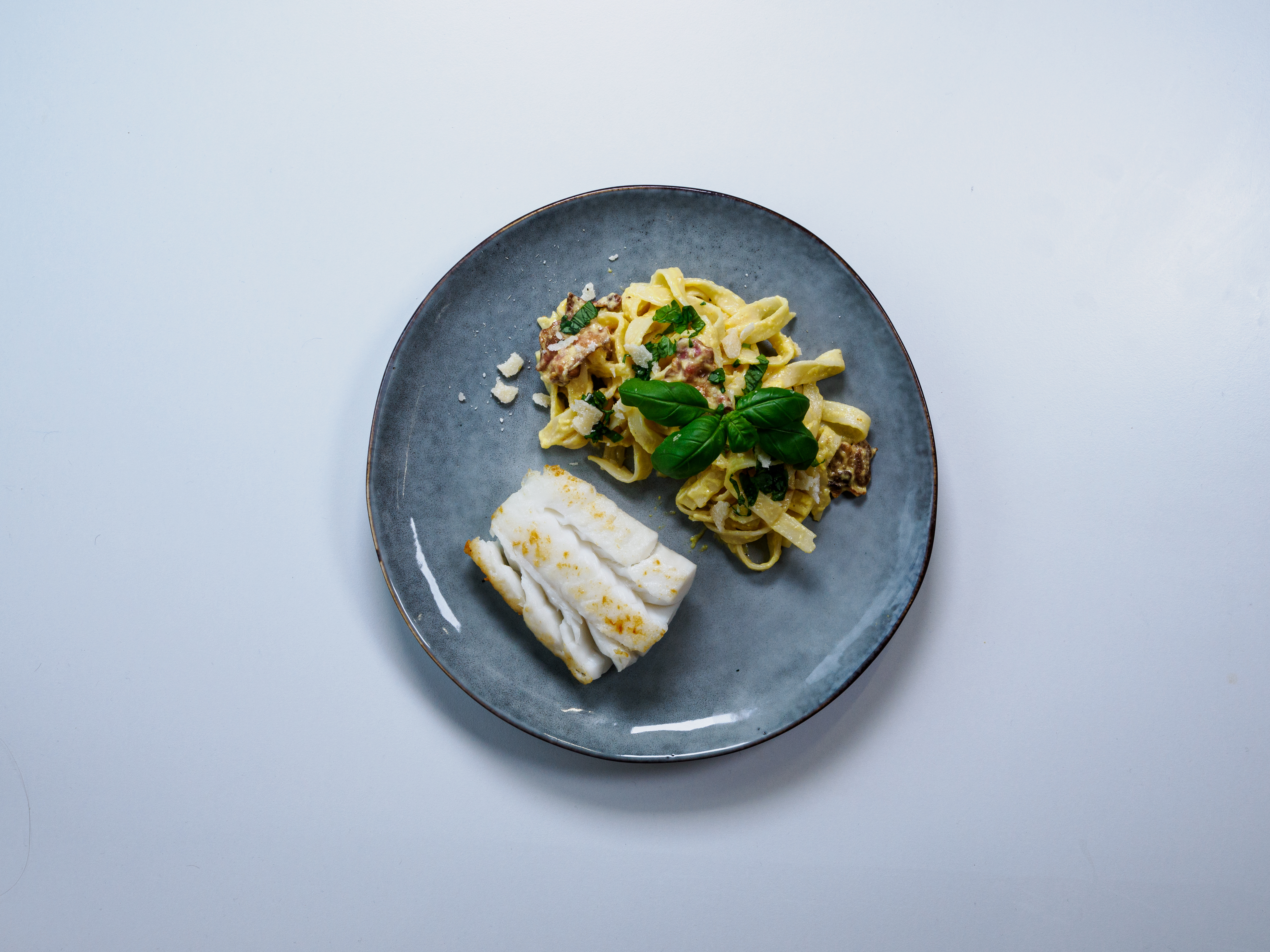 Pasta carbonara med torsk og bacon