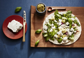Wraps med torsk, pestomajones og fetaost